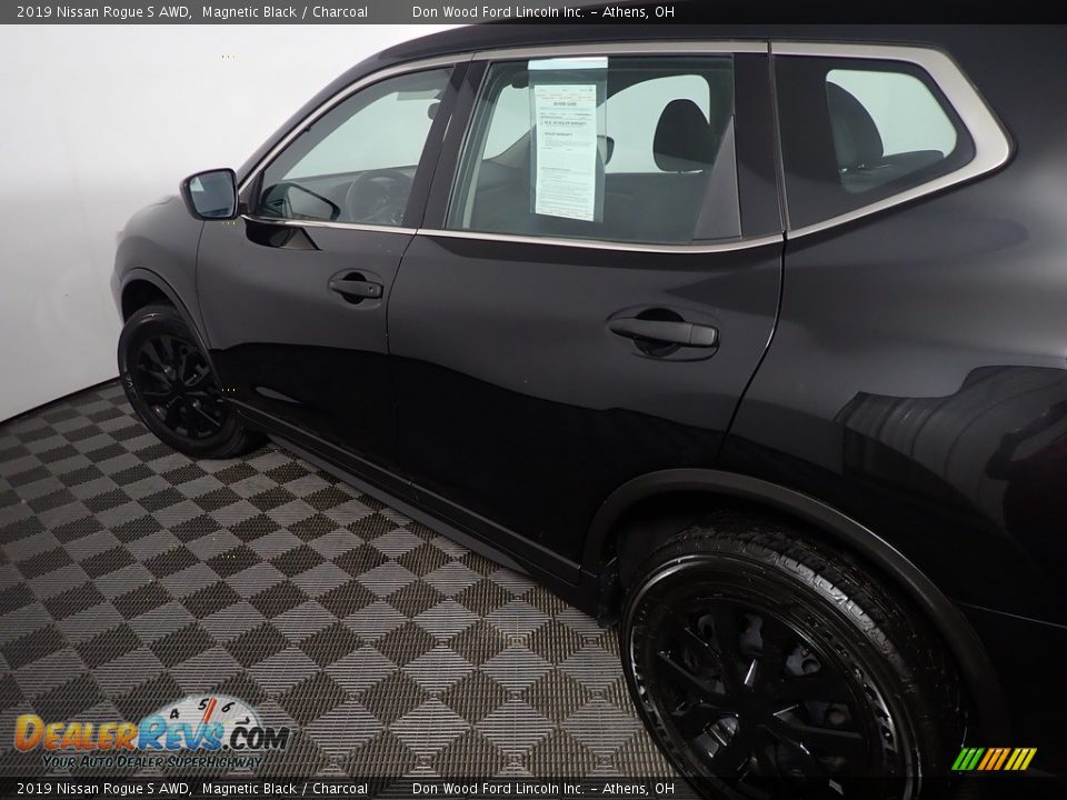 2019 Nissan Rogue S AWD Magnetic Black / Charcoal Photo #18