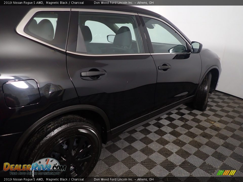 2019 Nissan Rogue S AWD Magnetic Black / Charcoal Photo #19