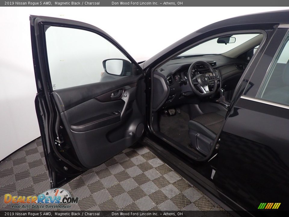 2019 Nissan Rogue S AWD Magnetic Black / Charcoal Photo #20