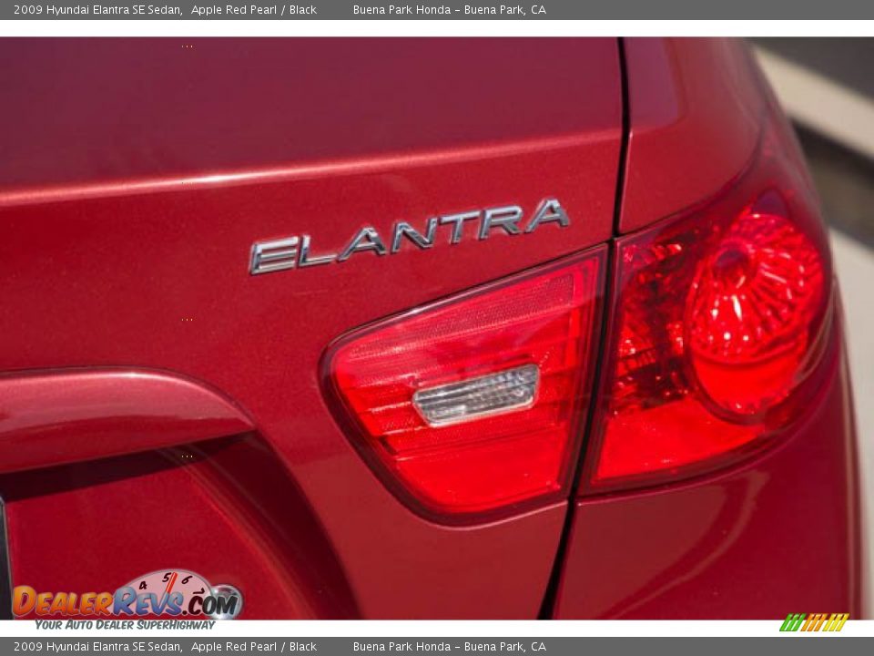 2009 Hyundai Elantra SE Sedan Apple Red Pearl / Black Photo #11
