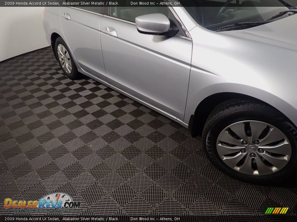 2009 Honda Accord LX Sedan Alabaster Silver Metallic / Black Photo #4