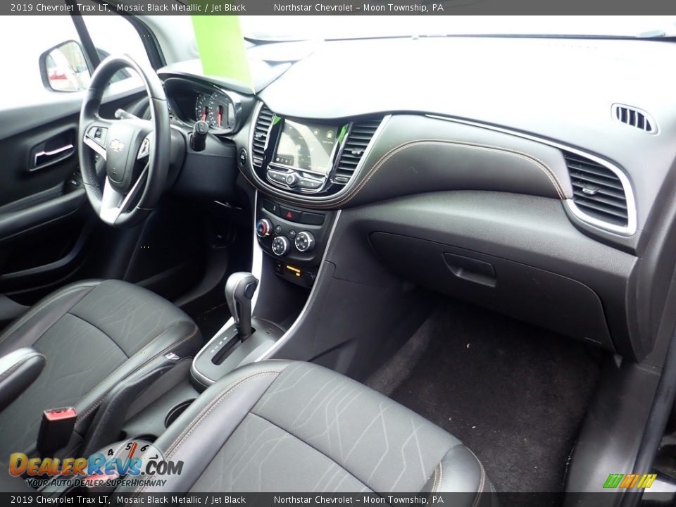 Dashboard of 2019 Chevrolet Trax LT Photo #16