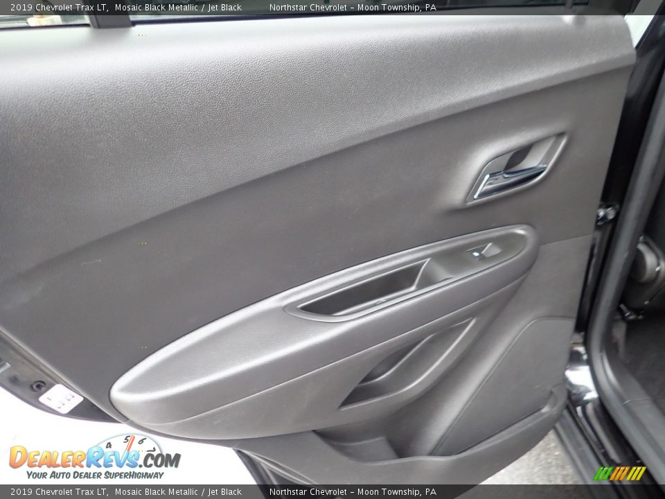 Door Panel of 2019 Chevrolet Trax LT Photo #23