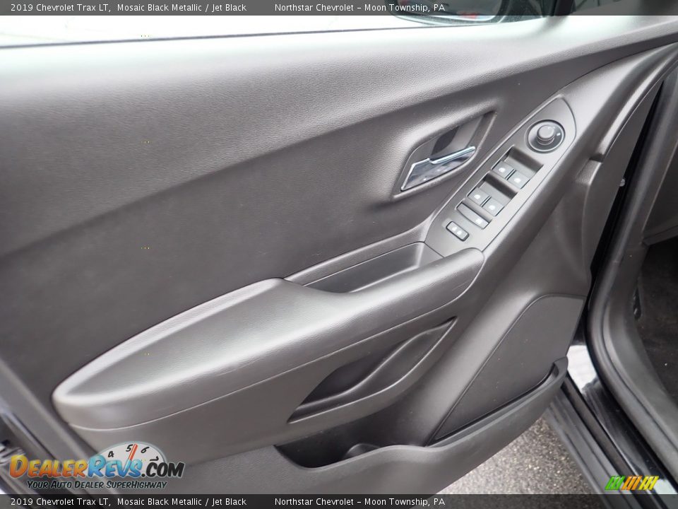 Door Panel of 2019 Chevrolet Trax LT Photo #24