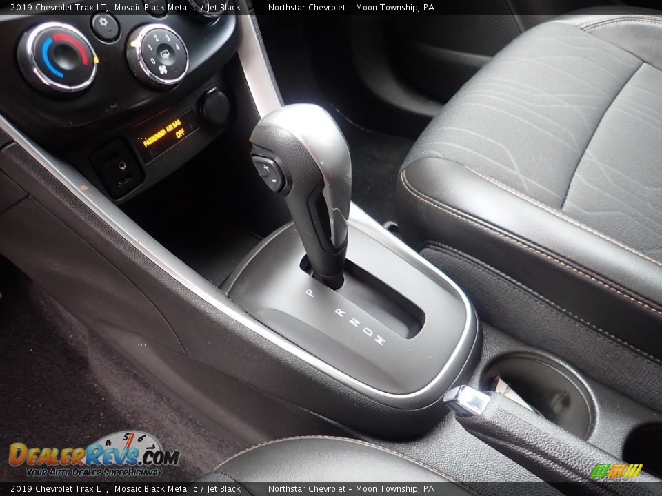 2019 Chevrolet Trax LT Shifter Photo #26