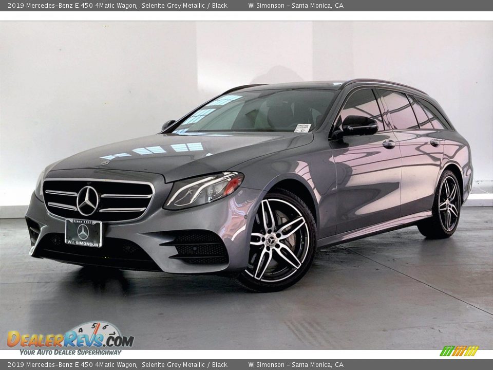 Front 3/4 View of 2019 Mercedes-Benz E 450 4Matic Wagon Photo #12