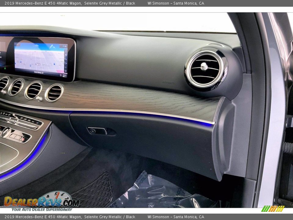 Dashboard of 2019 Mercedes-Benz E 450 4Matic Wagon Photo #16