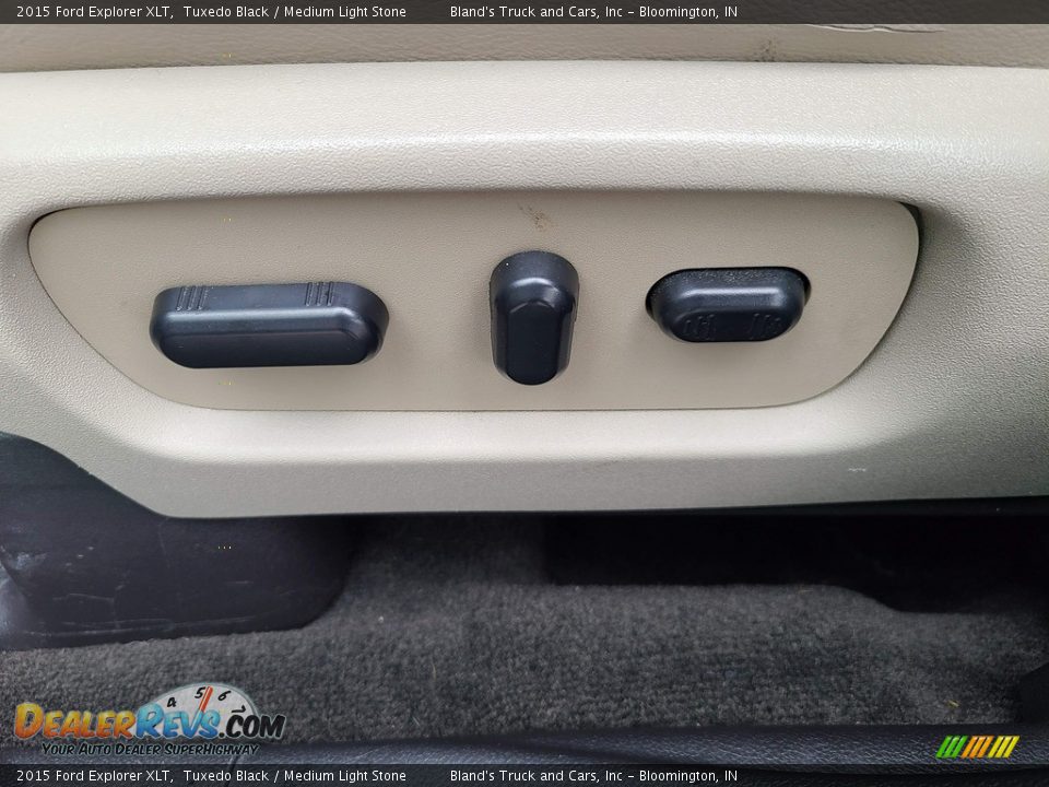 2015 Ford Explorer XLT Tuxedo Black / Medium Light Stone Photo #6