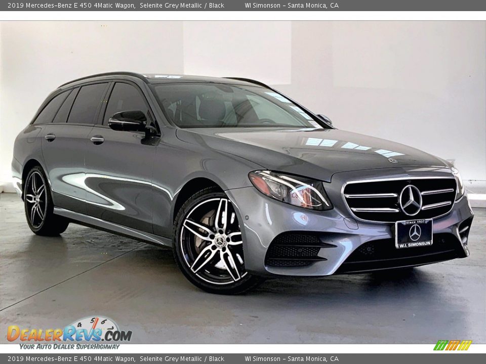 Front 3/4 View of 2019 Mercedes-Benz E 450 4Matic Wagon Photo #34