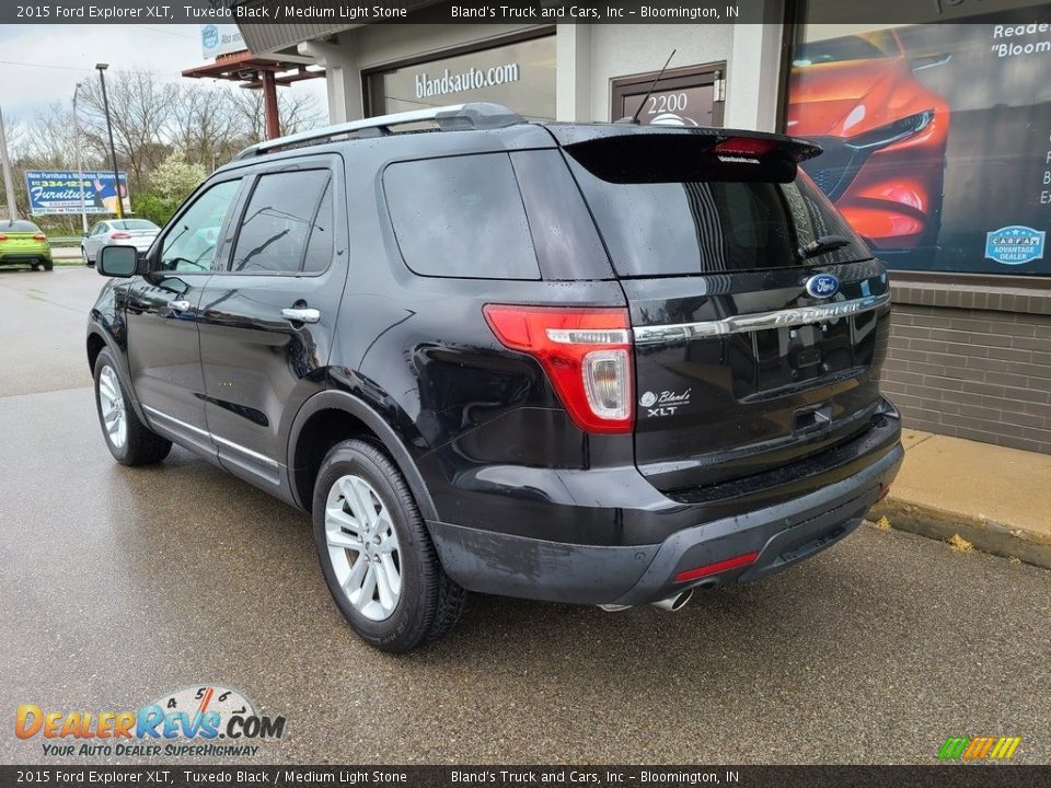 2015 Ford Explorer XLT Tuxedo Black / Medium Light Stone Photo #32