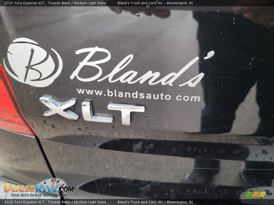 2015 Ford Explorer XLT Tuxedo Black / Medium Light Stone Photo #34