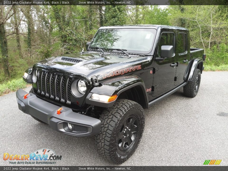 Front 3/4 View of 2022 Jeep Gladiator Mojave 4x4 Photo #2
