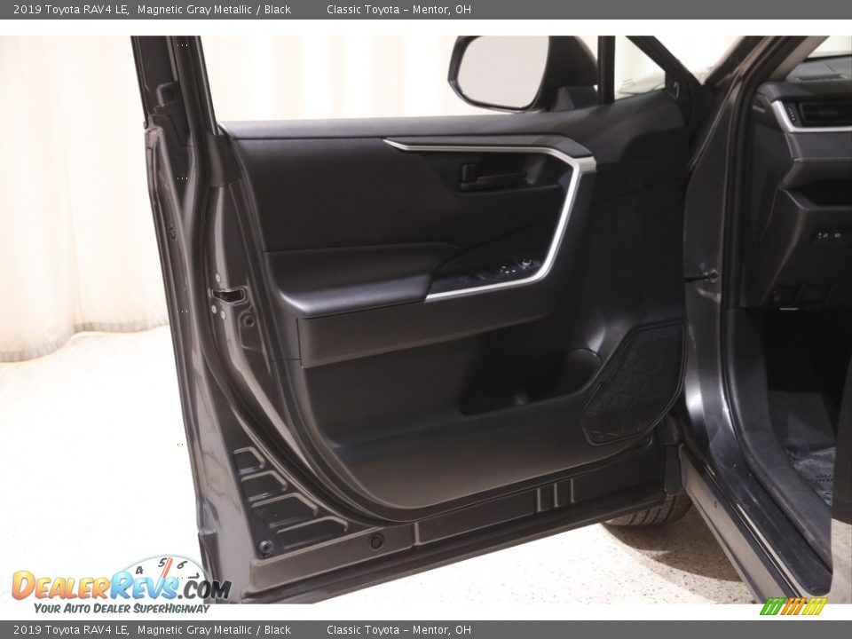 2019 Toyota RAV4 LE Magnetic Gray Metallic / Black Photo #4