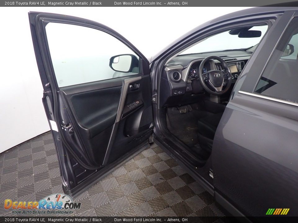 2018 Toyota RAV4 LE Magnetic Gray Metallic / Black Photo #20