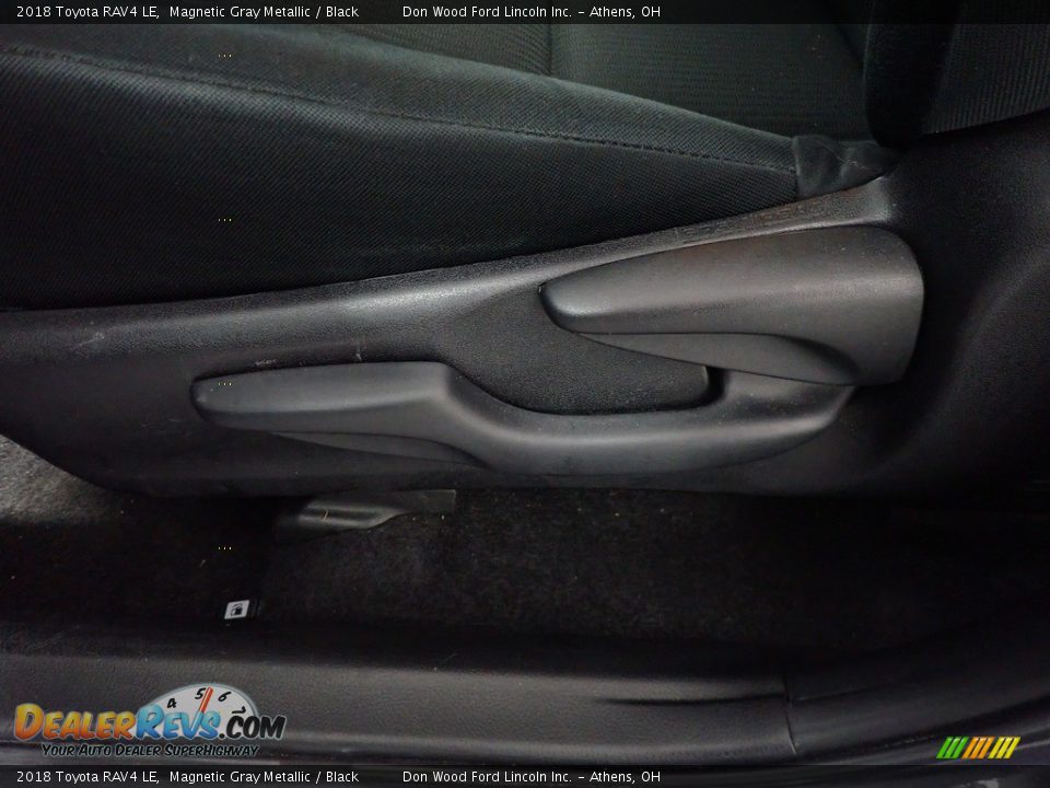 2018 Toyota RAV4 LE Magnetic Gray Metallic / Black Photo #23