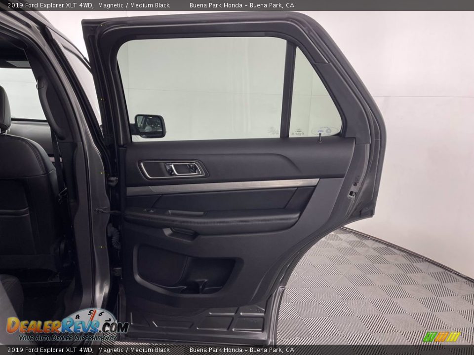 2019 Ford Explorer XLT 4WD Magnetic / Medium Black Photo #30