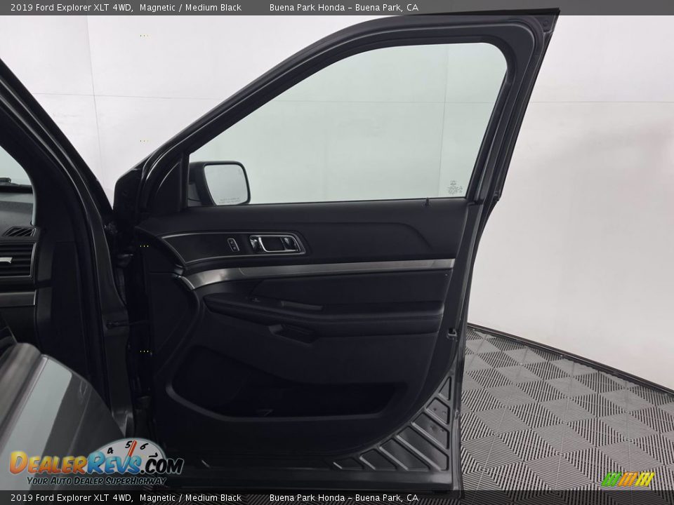 2019 Ford Explorer XLT 4WD Magnetic / Medium Black Photo #32