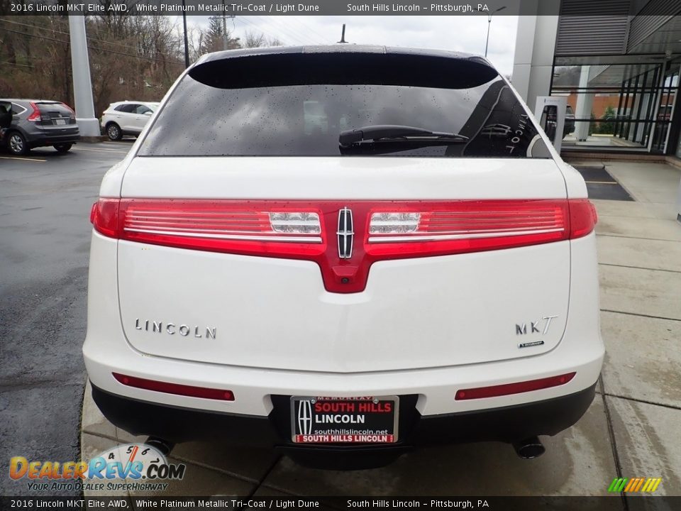 2016 Lincoln MKT Elite AWD White Platinum Metallic Tri-Coat / Light Dune Photo #4