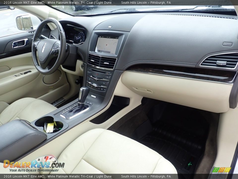Dashboard of 2016 Lincoln MKT Elite AWD Photo #11