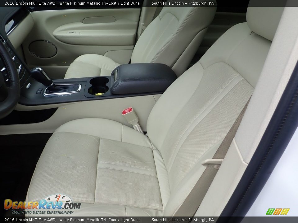 Front Seat of 2016 Lincoln MKT Elite AWD Photo #15