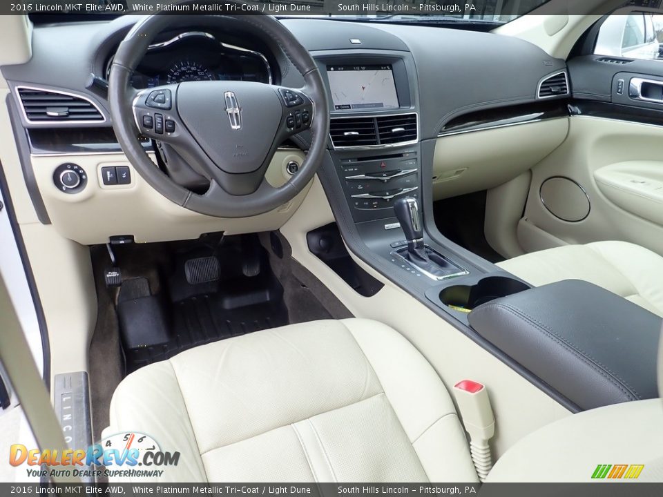 Light Dune Interior - 2016 Lincoln MKT Elite AWD Photo #17