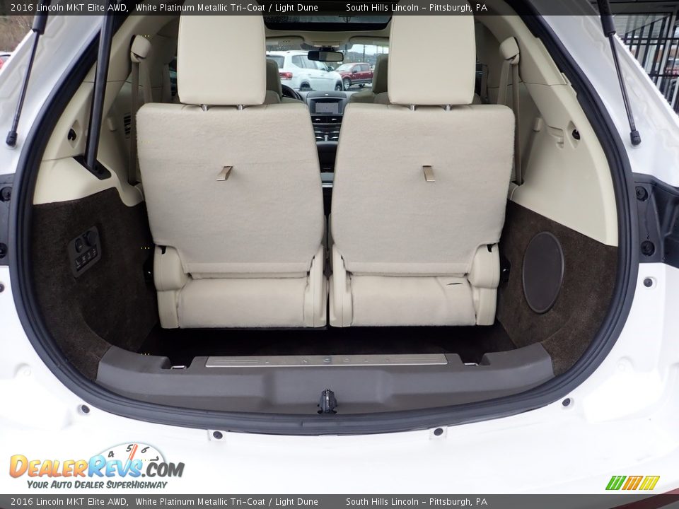 2016 Lincoln MKT Elite AWD Trunk Photo #18