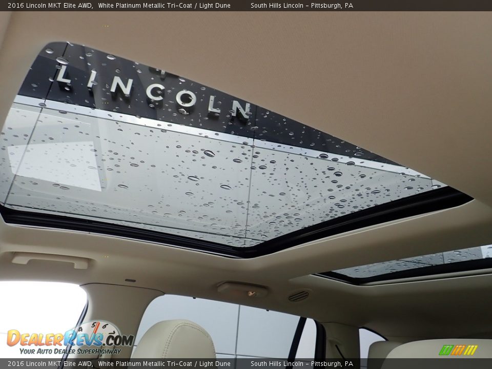 Sunroof of 2016 Lincoln MKT Elite AWD Photo #20