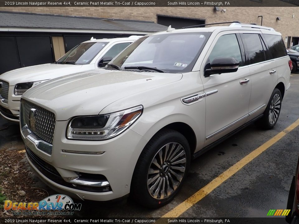 Front 3/4 View of 2019 Lincoln Navigator Reserve 4x4 Photo #1