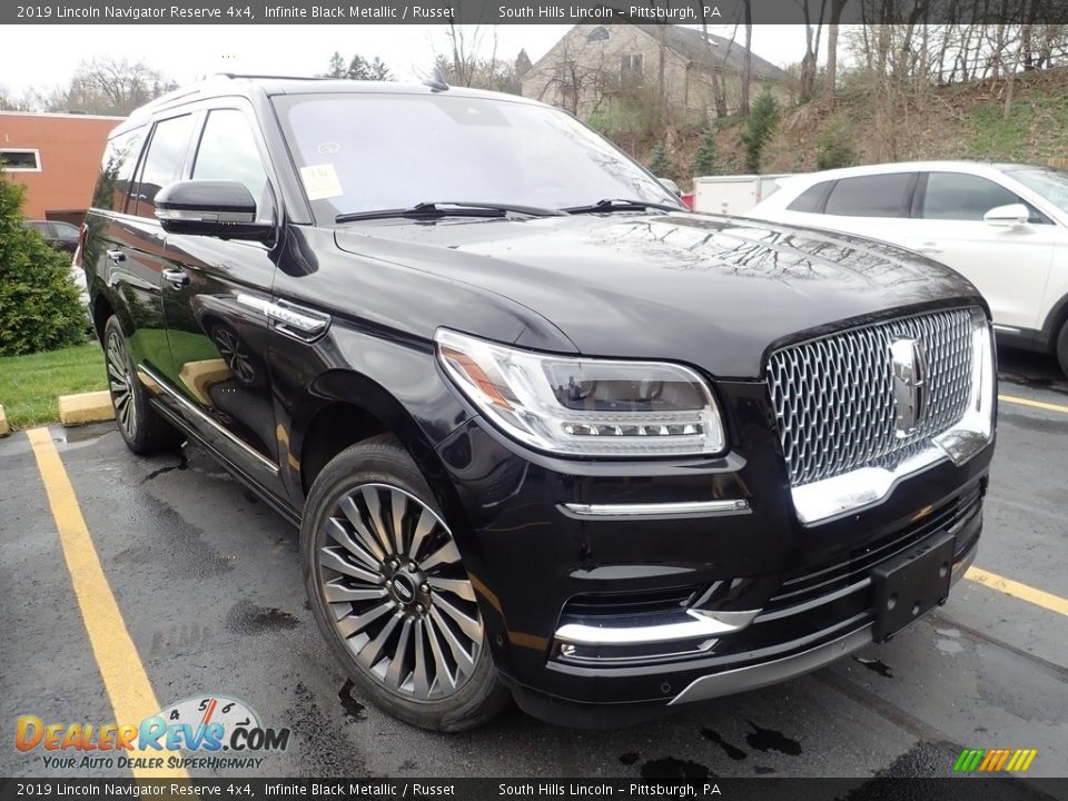 Front 3/4 View of 2019 Lincoln Navigator Reserve 4x4 Photo #4