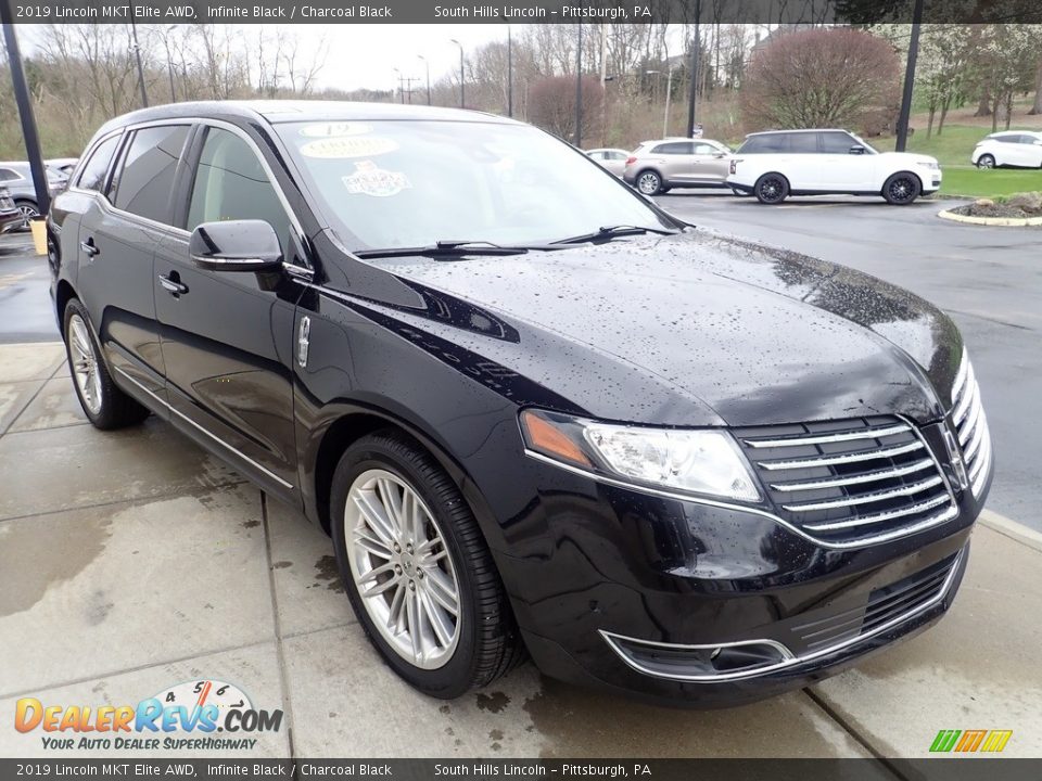 Front 3/4 View of 2019 Lincoln MKT Elite AWD Photo #7