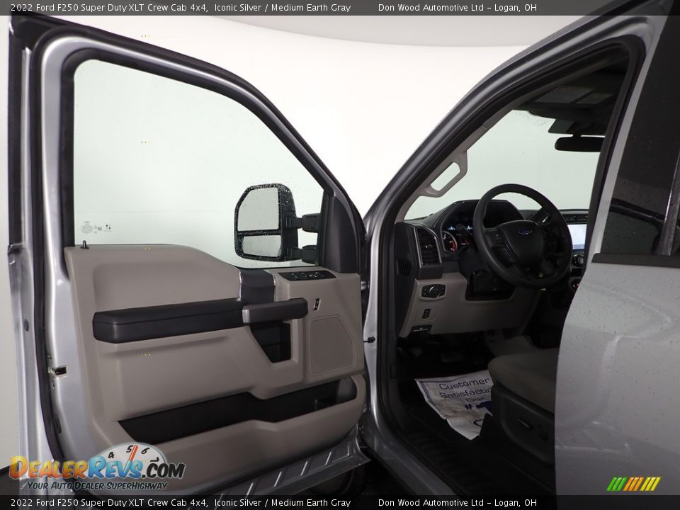 2022 Ford F250 Super Duty XLT Crew Cab 4x4 Iconic Silver / Medium Earth Gray Photo #13