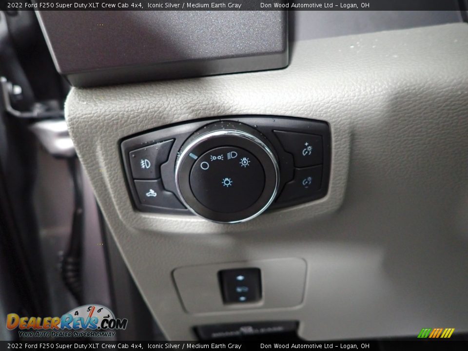 2022 Ford F250 Super Duty XLT Crew Cab 4x4 Iconic Silver / Medium Earth Gray Photo #17