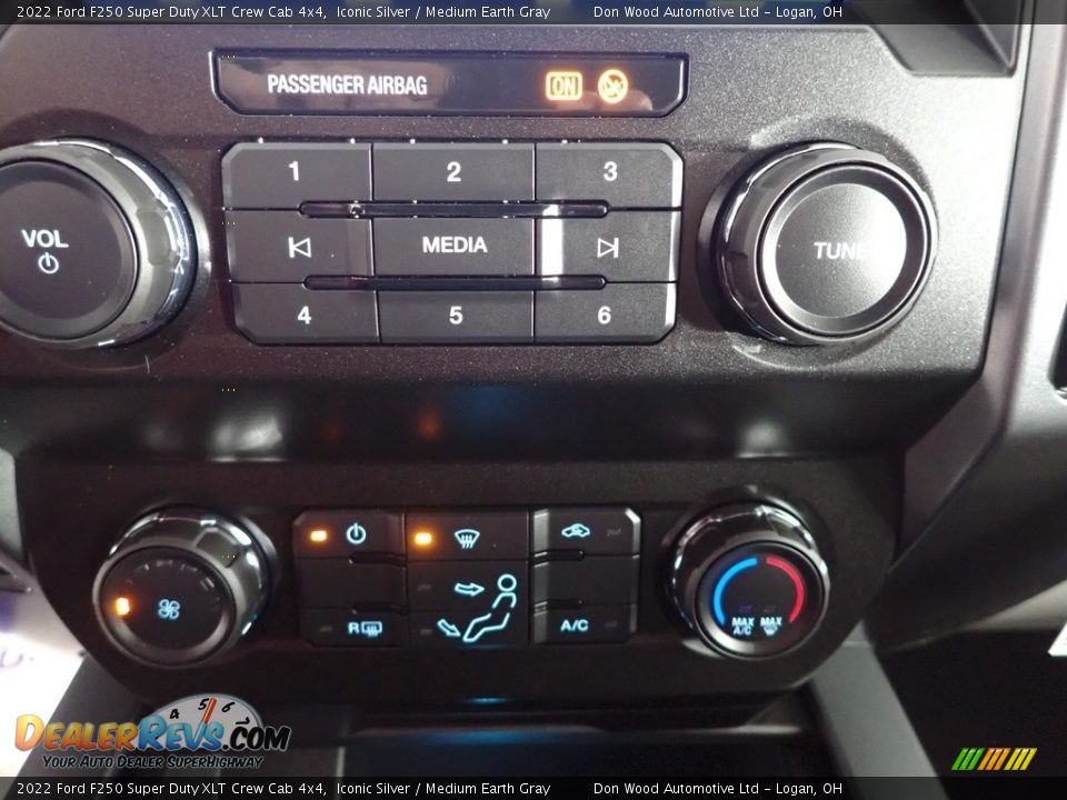 2022 Ford F250 Super Duty XLT Crew Cab 4x4 Iconic Silver / Medium Earth Gray Photo #22