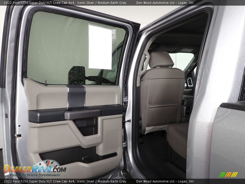 2022 Ford F250 Super Duty XLT Crew Cab 4x4 Iconic Silver / Medium Earth Gray Photo #25
