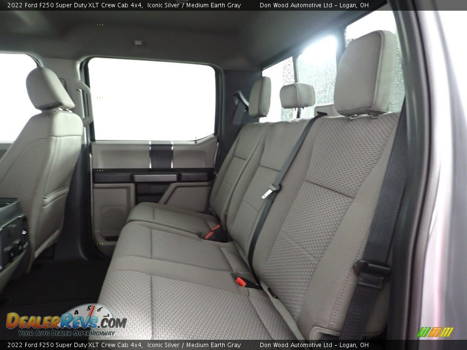 2022 Ford F250 Super Duty XLT Crew Cab 4x4 Iconic Silver / Medium Earth Gray Photo #26
