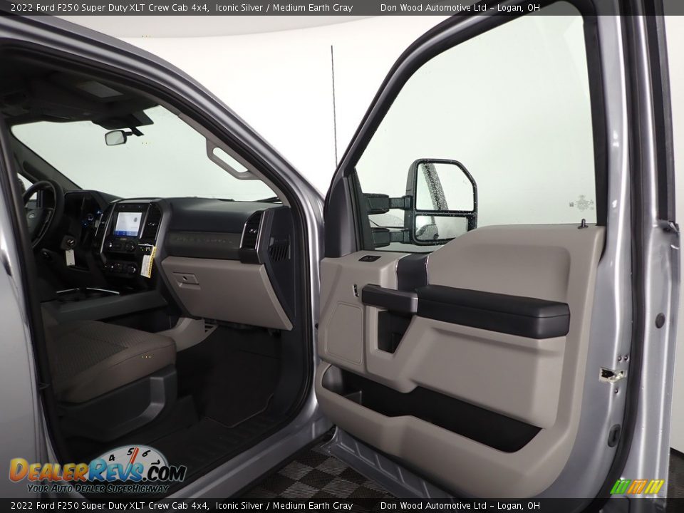 2022 Ford F250 Super Duty XLT Crew Cab 4x4 Iconic Silver / Medium Earth Gray Photo #28