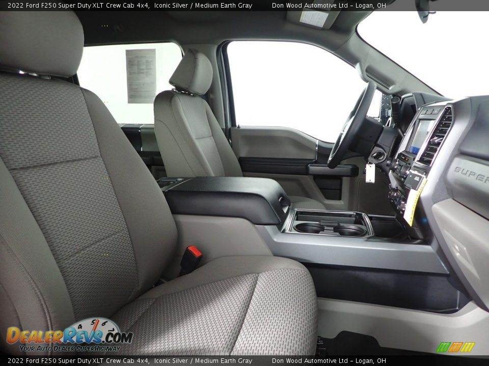 2022 Ford F250 Super Duty XLT Crew Cab 4x4 Iconic Silver / Medium Earth Gray Photo #29