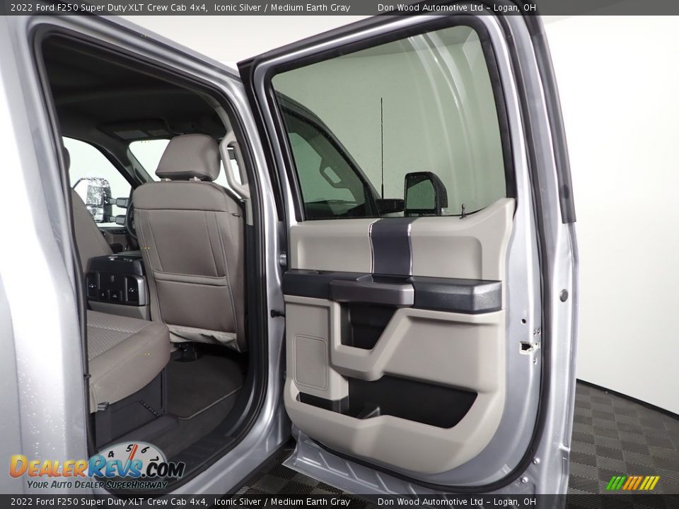 2022 Ford F250 Super Duty XLT Crew Cab 4x4 Iconic Silver / Medium Earth Gray Photo #30
