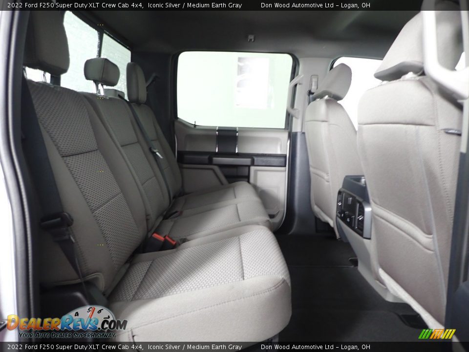 2022 Ford F250 Super Duty XLT Crew Cab 4x4 Iconic Silver / Medium Earth Gray Photo #31