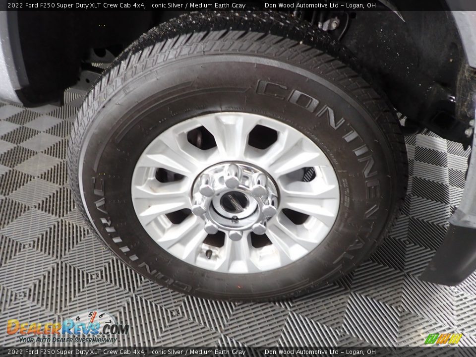 2022 Ford F250 Super Duty XLT Crew Cab 4x4 Iconic Silver / Medium Earth Gray Photo #32