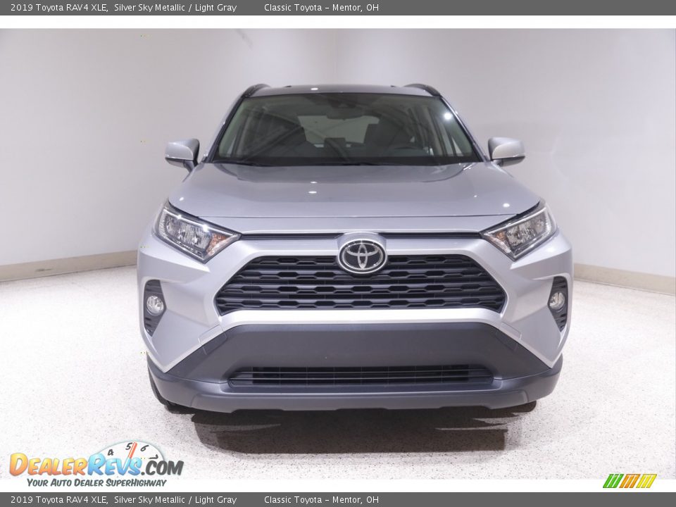 2019 Toyota RAV4 XLE Silver Sky Metallic / Light Gray Photo #2