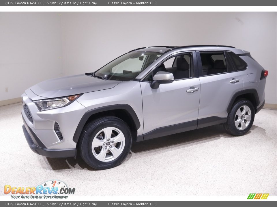 2019 Toyota RAV4 XLE Silver Sky Metallic / Light Gray Photo #3