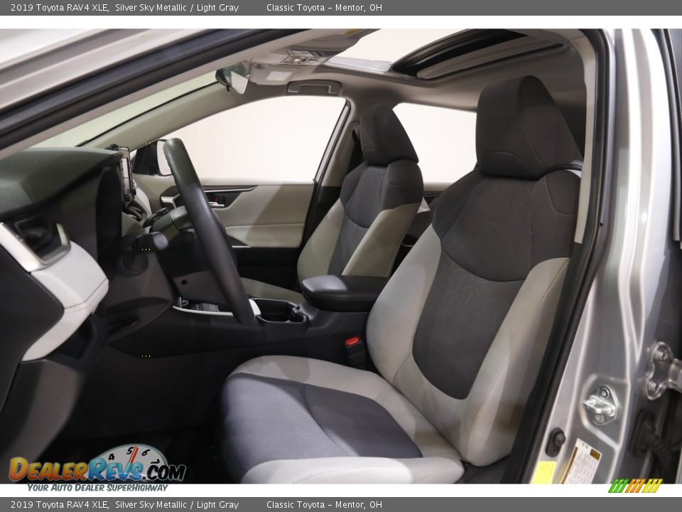 2019 Toyota RAV4 XLE Silver Sky Metallic / Light Gray Photo #5