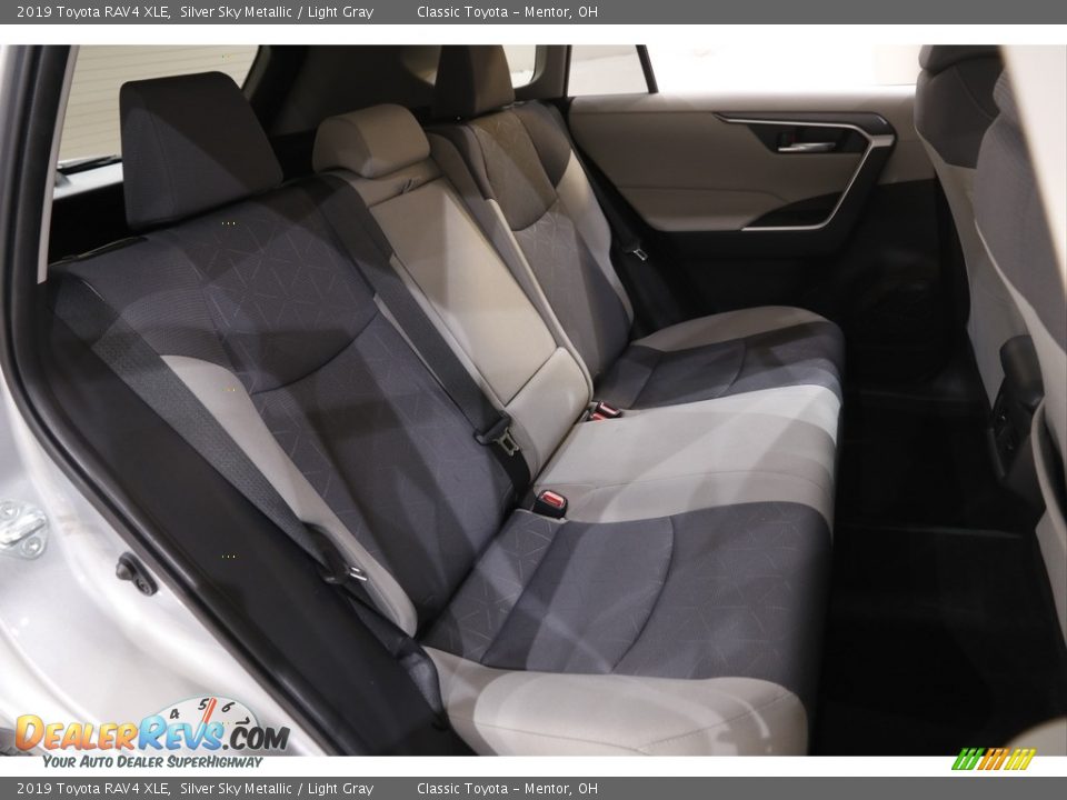 2019 Toyota RAV4 XLE Silver Sky Metallic / Light Gray Photo #14