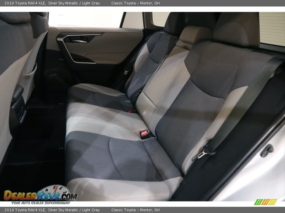 2019 Toyota RAV4 XLE Silver Sky Metallic / Light Gray Photo #15