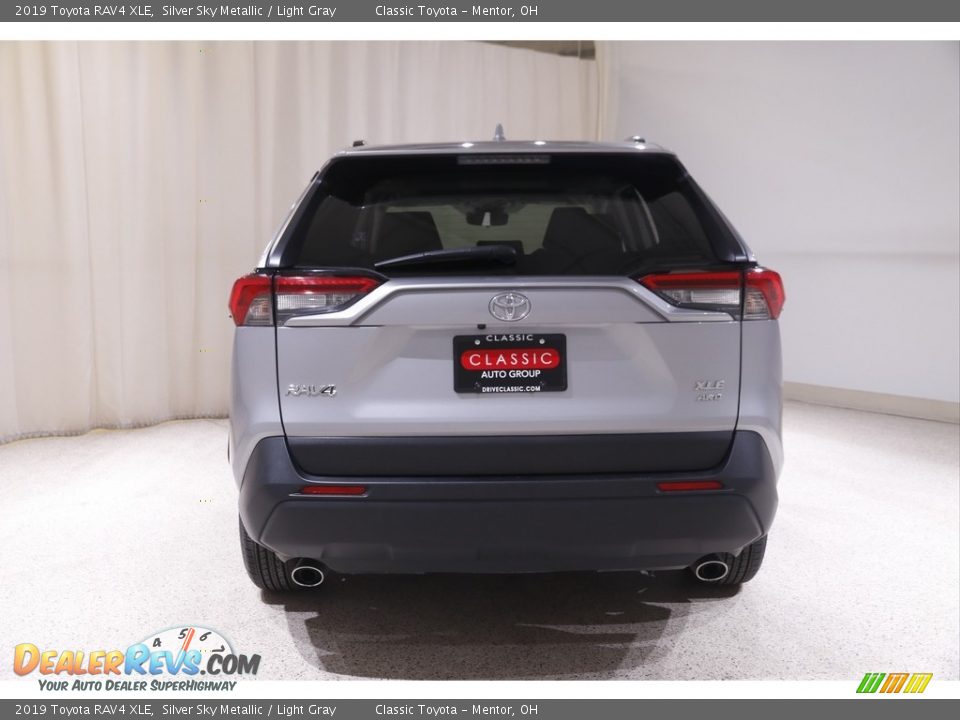 2019 Toyota RAV4 XLE Silver Sky Metallic / Light Gray Photo #16