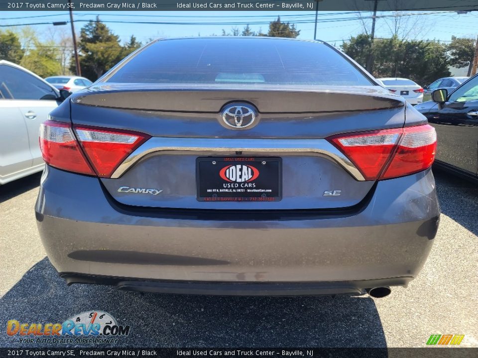 2017 Toyota Camry SE Predawn Gray Mica / Black Photo #4