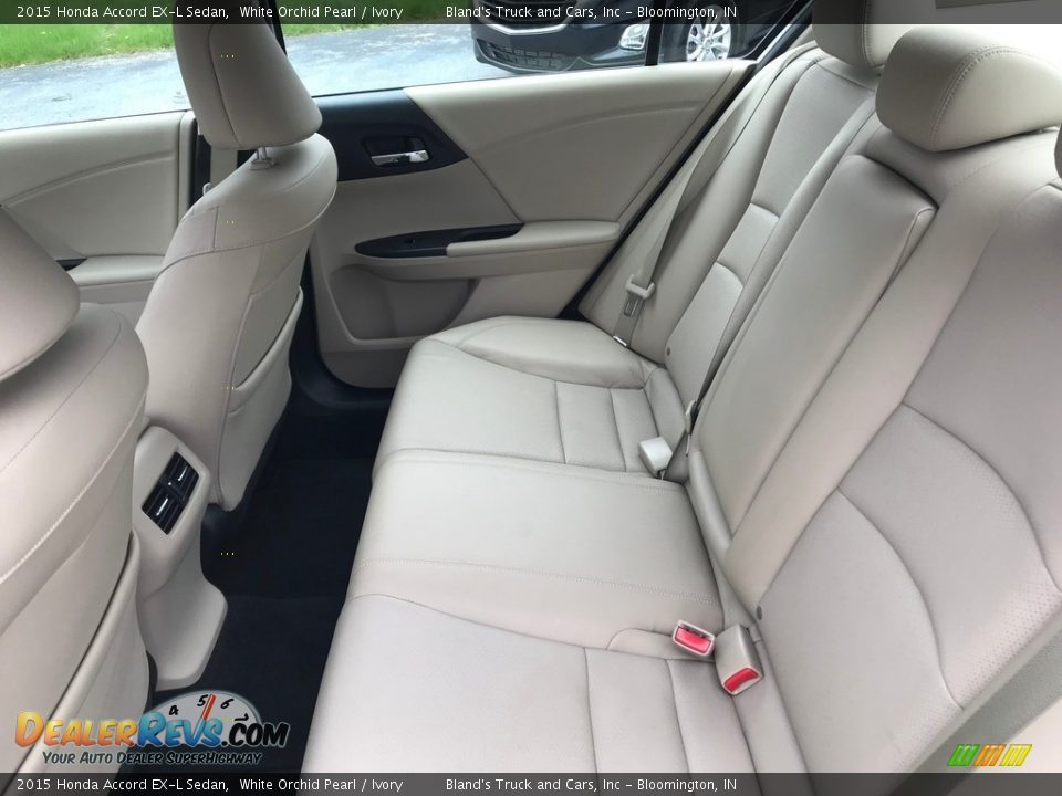 2015 Honda Accord EX-L Sedan White Orchid Pearl / Ivory Photo #33