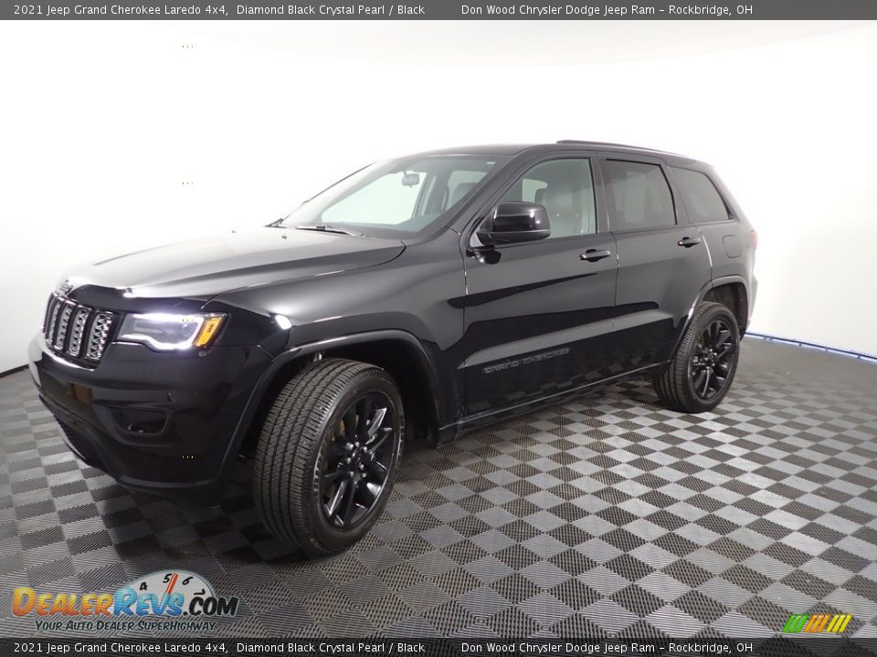 2021 Jeep Grand Cherokee Laredo 4x4 Diamond Black Crystal Pearl / Black Photo #10