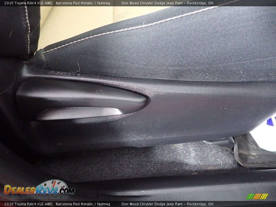 2016 Toyota RAV4 XLE AWD Barcelona Red Metallic / Nutmeg Photo #32